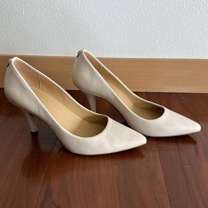 Micheal Kors vanilla white heels